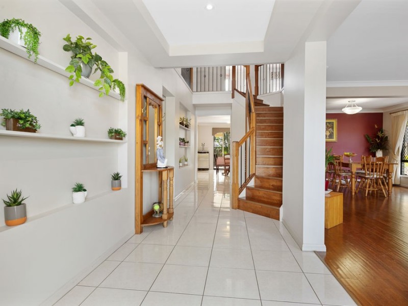 8 Hattah Place, Parkinson QLD 4115