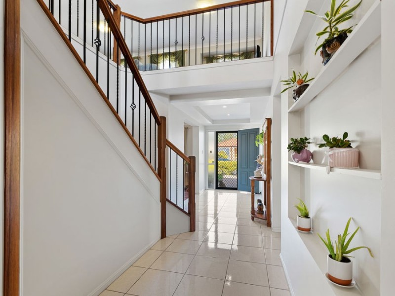 8 Hattah Place, Parkinson QLD 4115