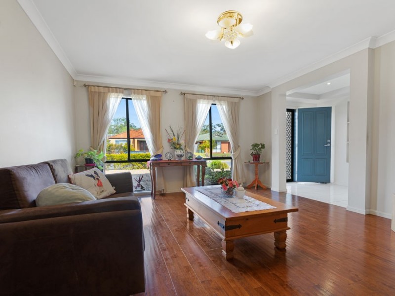 8 Hattah Place, Parkinson QLD 4115