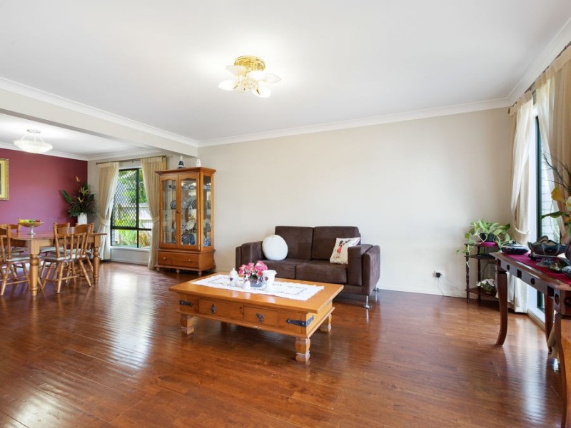 8 Hattah Place, Parkinson QLD 4115