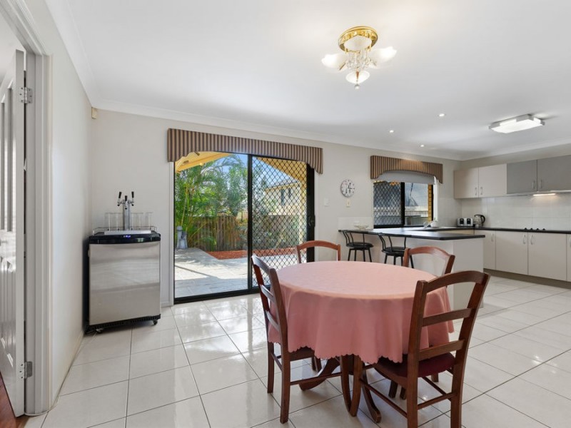 8 Hattah Place, Parkinson QLD 4115