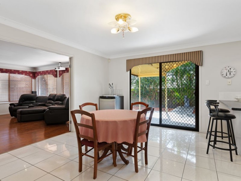 8 Hattah Place, Parkinson QLD 4115