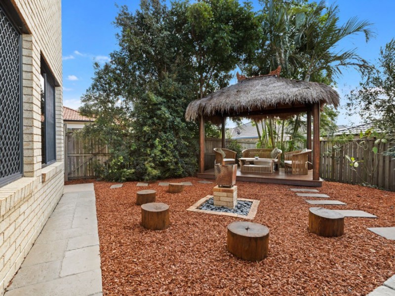 8 Hattah Place, Parkinson QLD 4115