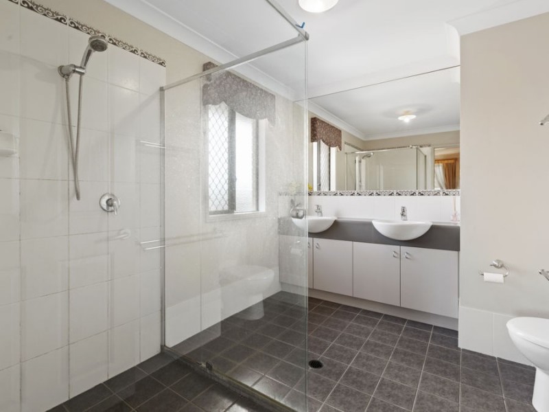 8 Hattah Place, Parkinson QLD 4115