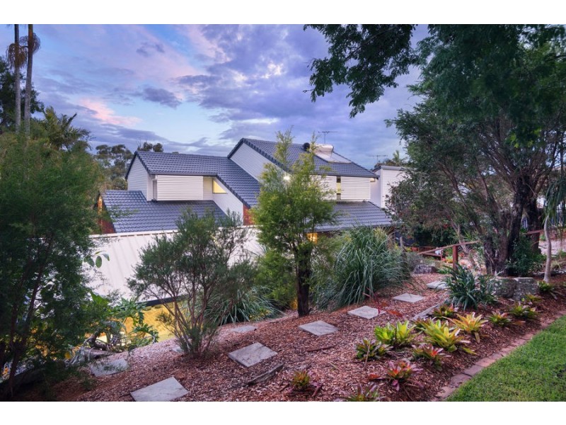 5 Galahad Street, Carindale QLD 4152