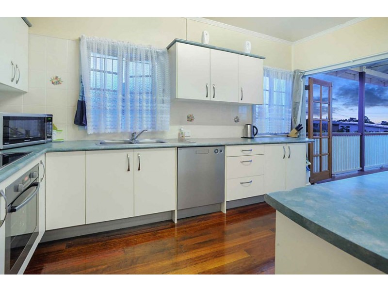 37 Oateson Skyline Dr, Seven Hills QLD 4170