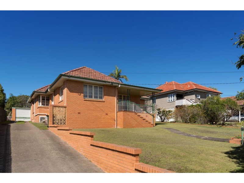 42 Brooks Street, Camp Hill QLD 4152