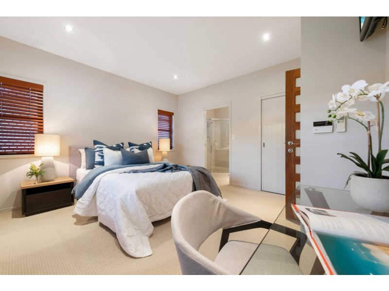 66 Eva Street, Coorparoo QLD 4151