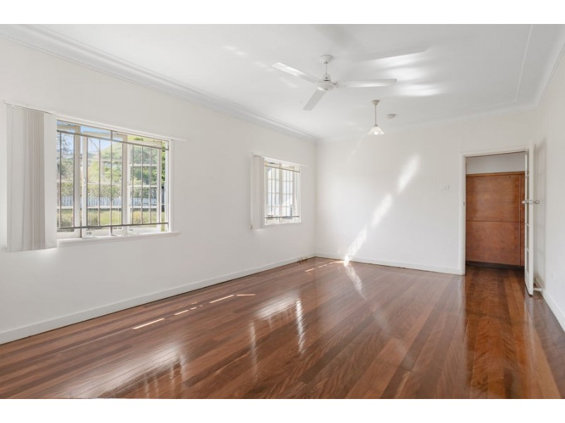 77 Grenfell St, Mount Gravatt East QLD 4122