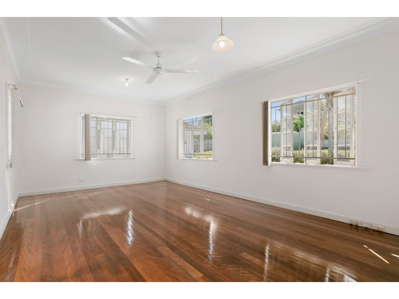 77 Grenfell St, Mount Gravatt East QLD 4122
