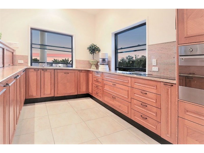 20a Garvary st, Holland Park West QLD 4121