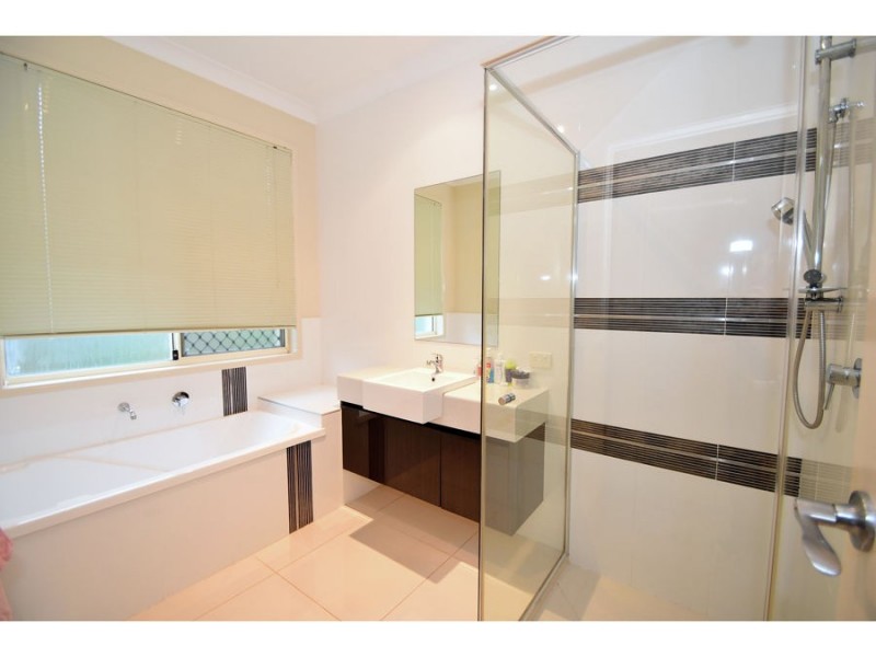 15 Bowers street, Eight Mile Plains QLD 4113