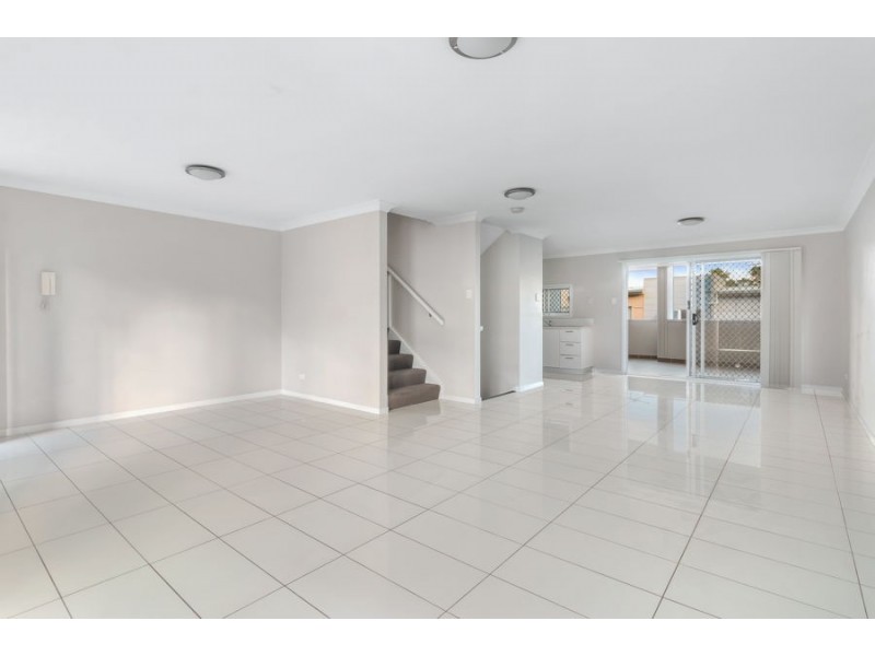 2/108 Nicholson St, Greenslopes QLD 4120