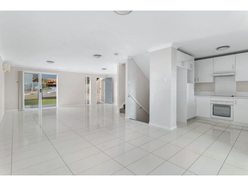 2/108 Nicholson St, Greenslopes QLD 4120