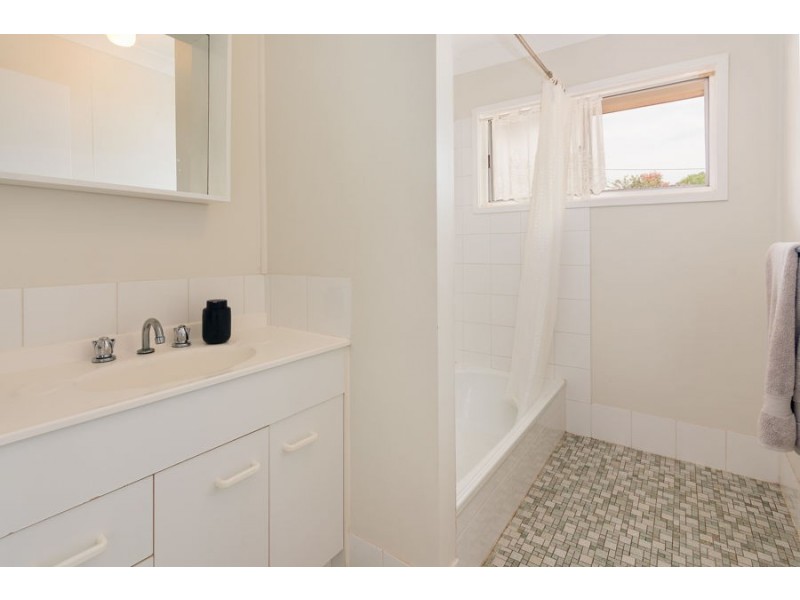 18 Kent Street, Coorparoo QLD 4151