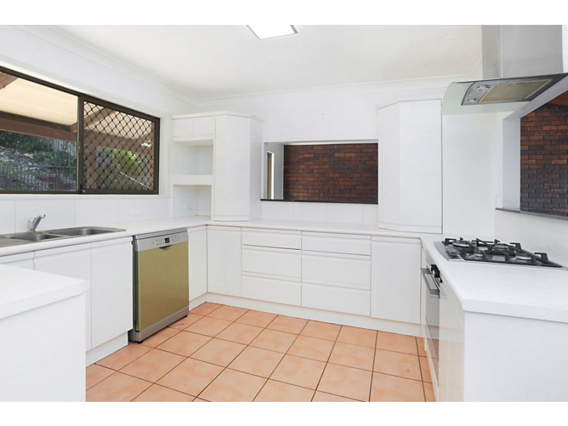 22 Cluden St, Holland Park West QLD 4121