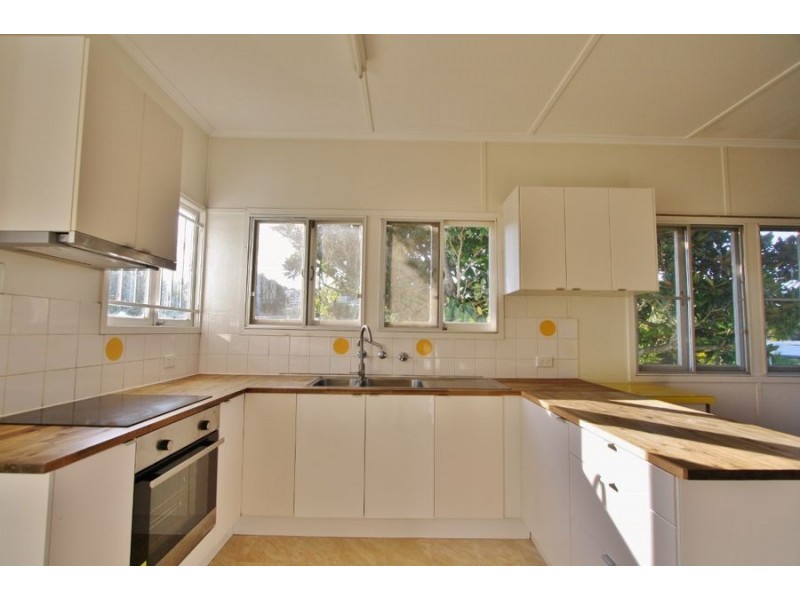 12 Bonneville St, Holland Park West QLD 4121