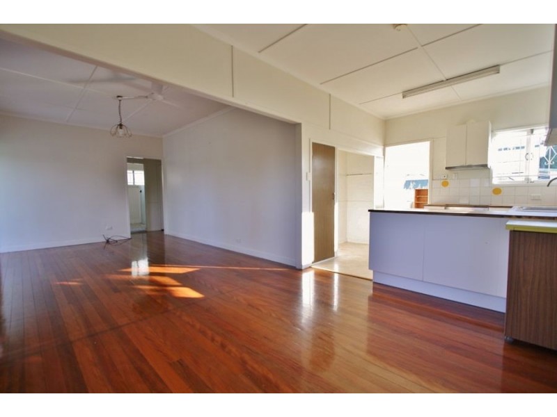 12 Bonneville St, Holland Park West QLD 4121