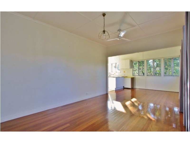 12 Bonneville St, Holland Park West QLD 4121