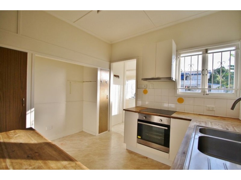 12 Bonneville St, Holland Park West QLD 4121