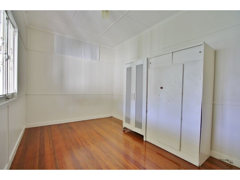 12 Bonneville St, Holland Park West QLD 4121