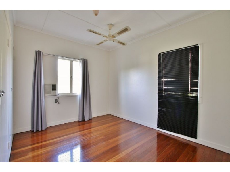 12 Bonneville St, Holland Park West QLD 4121