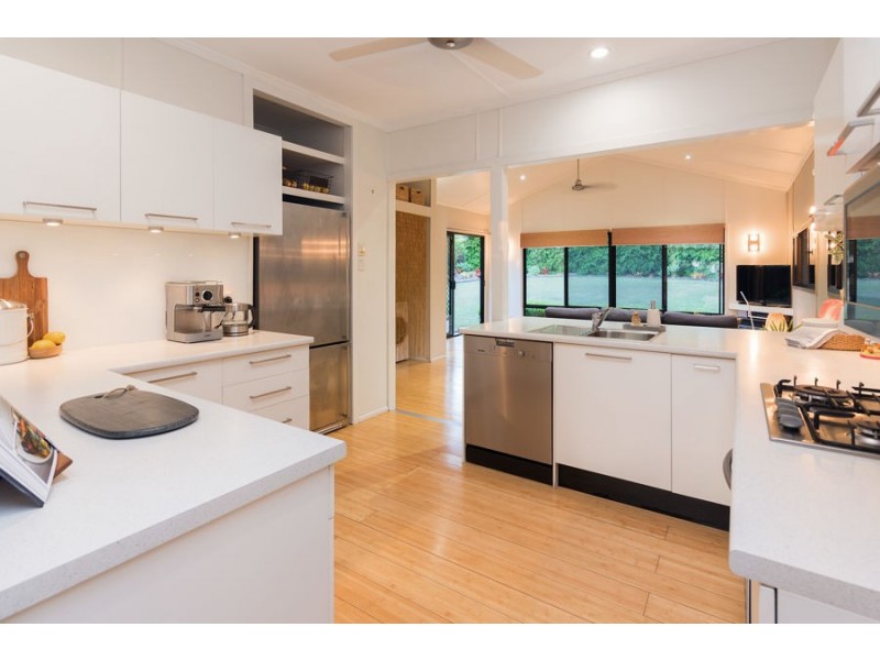 10 Wyeth Street, Wynnum QLD 4178