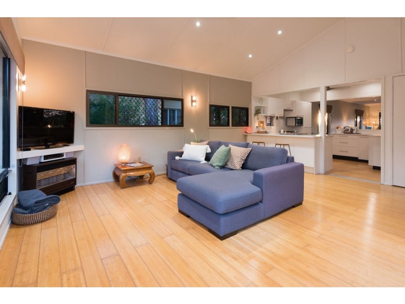 10 Wyeth Street, Wynnum QLD 4178