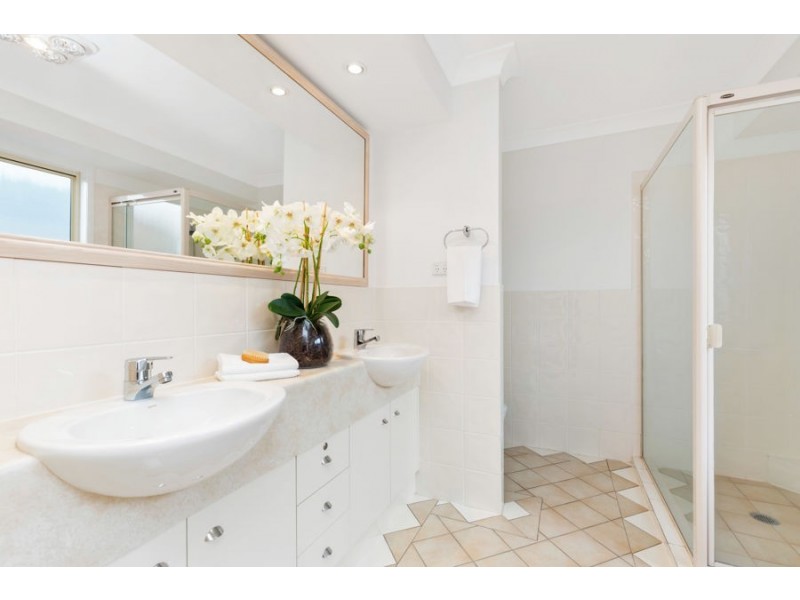 56 Flame Tree Crescent, Carindale QLD 4152