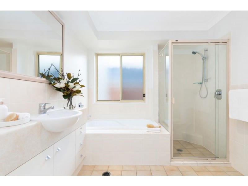 56 Flame Tree Crescent, Carindale QLD 4152