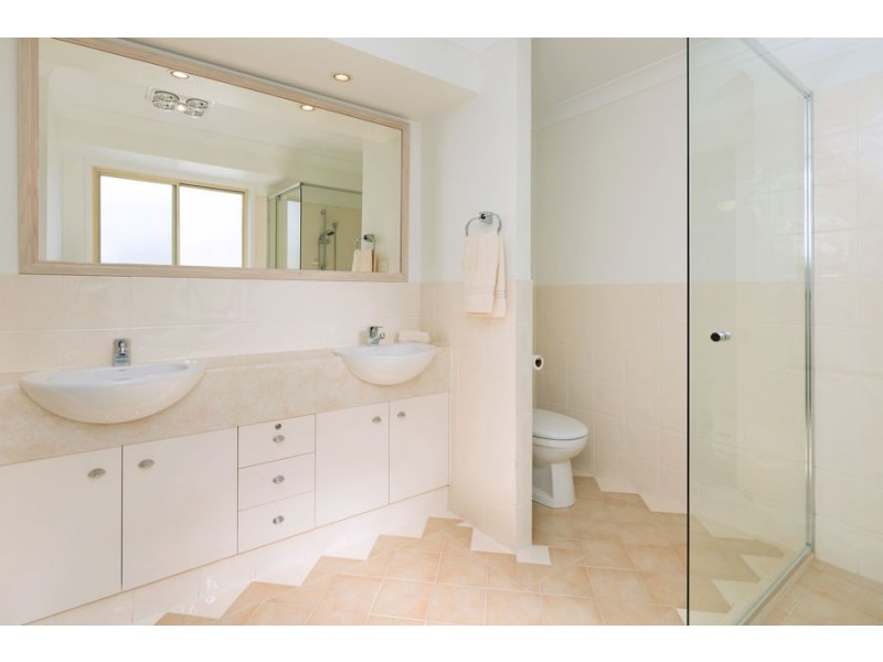 56 Flame Tree Crescent, Carindale QLD 4152