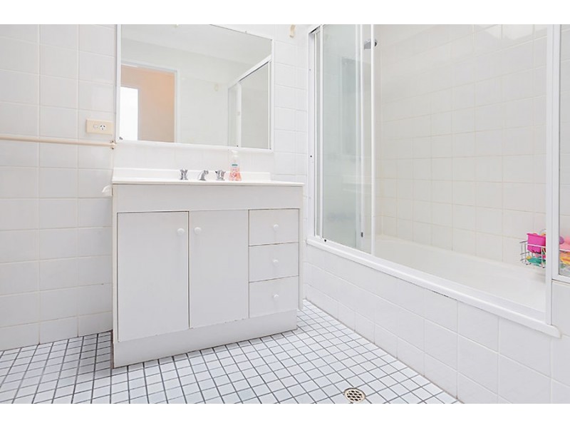 9 / 14 Douglas Street, Greenslopes QLD 4120