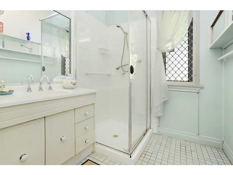 61 Melbourne Ave, Camp Hill QLD 4152