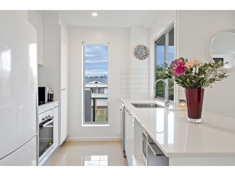 2/19 Pickwick Street, Cannon Hill QLD 4170