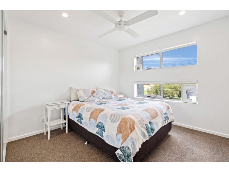 2/19 Pickwick Street, Cannon Hill QLD 4170