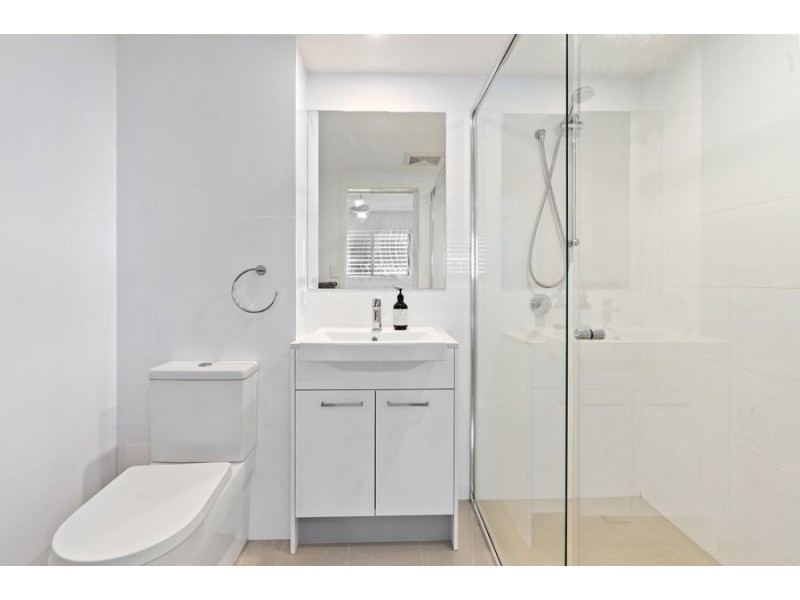 2/19 Pickwick Street, Cannon Hill QLD 4170