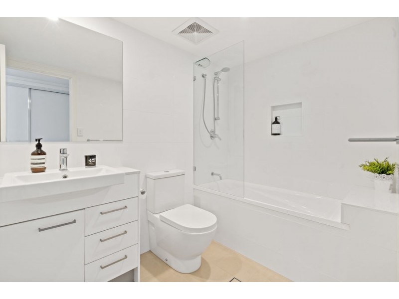 2/19 Pickwick Street, Cannon Hill QLD 4170