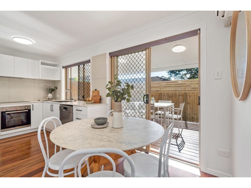 2 / 24 Robinson Street, Coorparoo QLD 4151