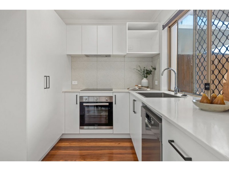 2 / 24 Robinson Street, Coorparoo QLD 4151