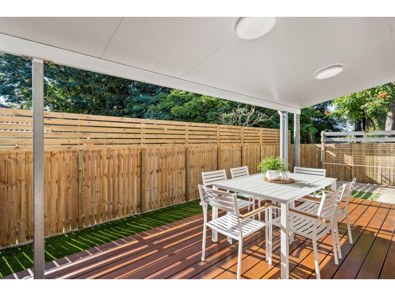 2 / 24 Robinson Street, Coorparoo QLD 4151