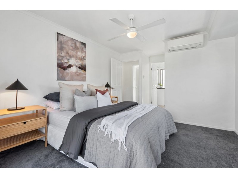 2 / 24 Robinson Street, Coorparoo QLD 4151