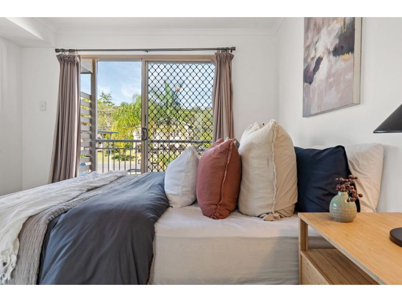 2 / 24 Robinson Street, Coorparoo QLD 4151