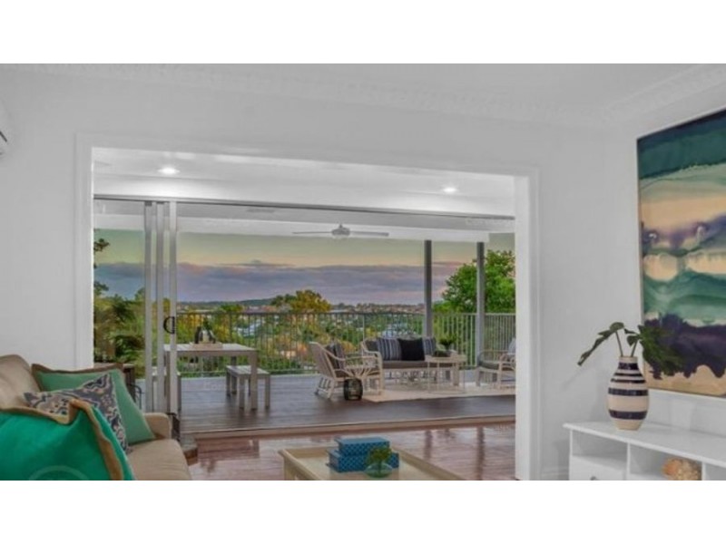 16 Aemilia Ave, Seven Hills QLD 4170