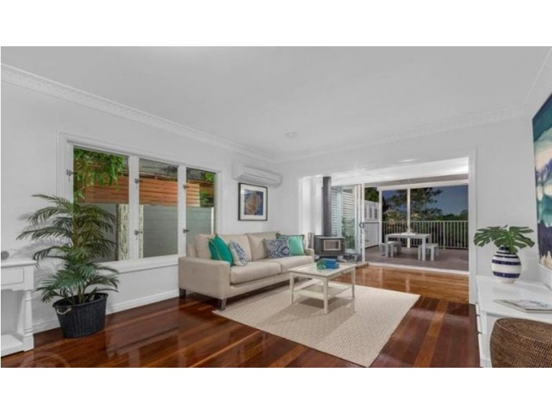 16 Aemilia Ave, Seven Hills QLD 4170