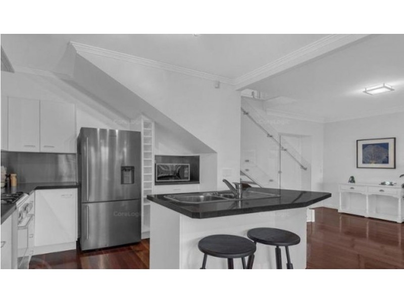 16 Aemilia Ave, Seven Hills QLD 4170