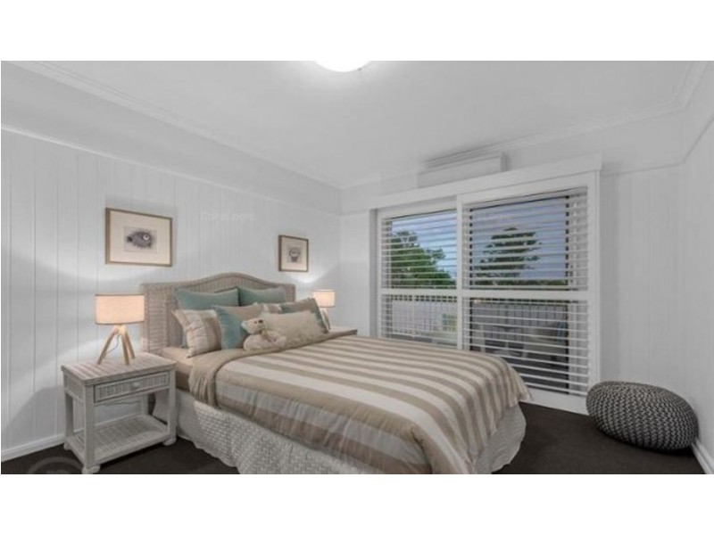 16 Aemilia Ave, Seven Hills QLD 4170