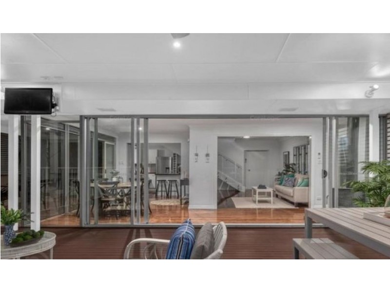 16 Aemilia Ave, Seven Hills QLD 4170