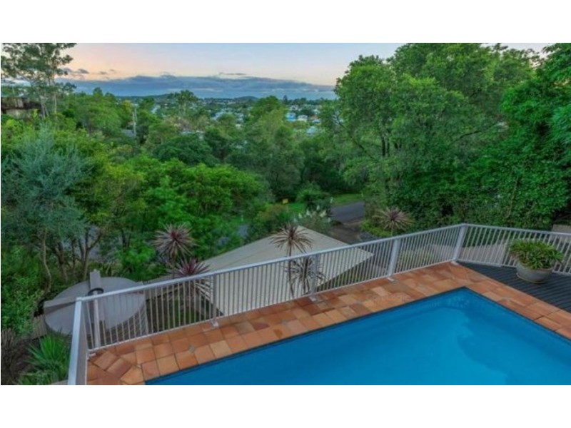 16 Aemilia Ave, Seven Hills QLD 4170