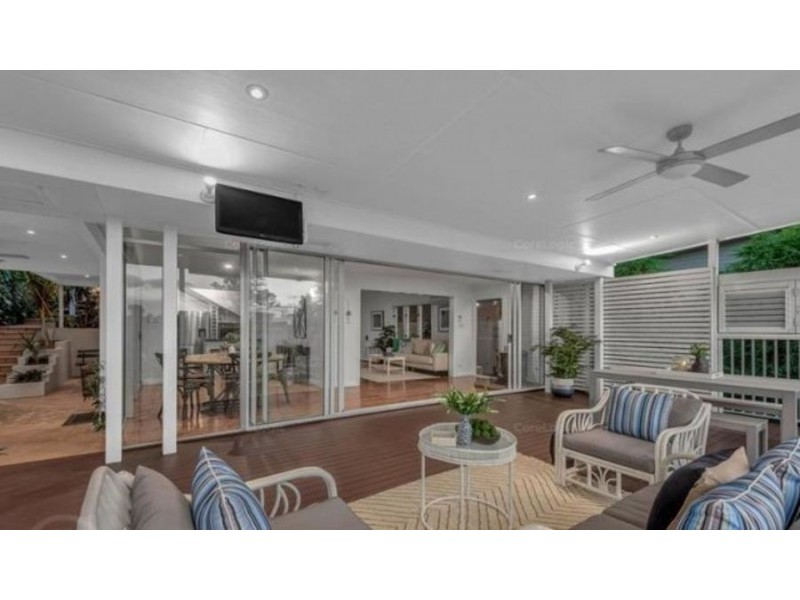 16 Aemilia Ave, Seven Hills QLD 4170