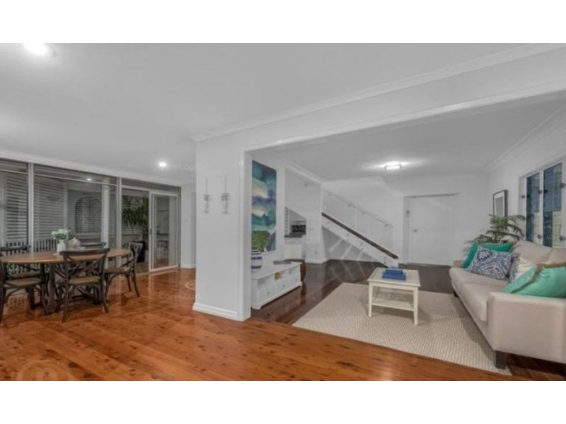 16 Aemilia Ave, Seven Hills QLD 4170